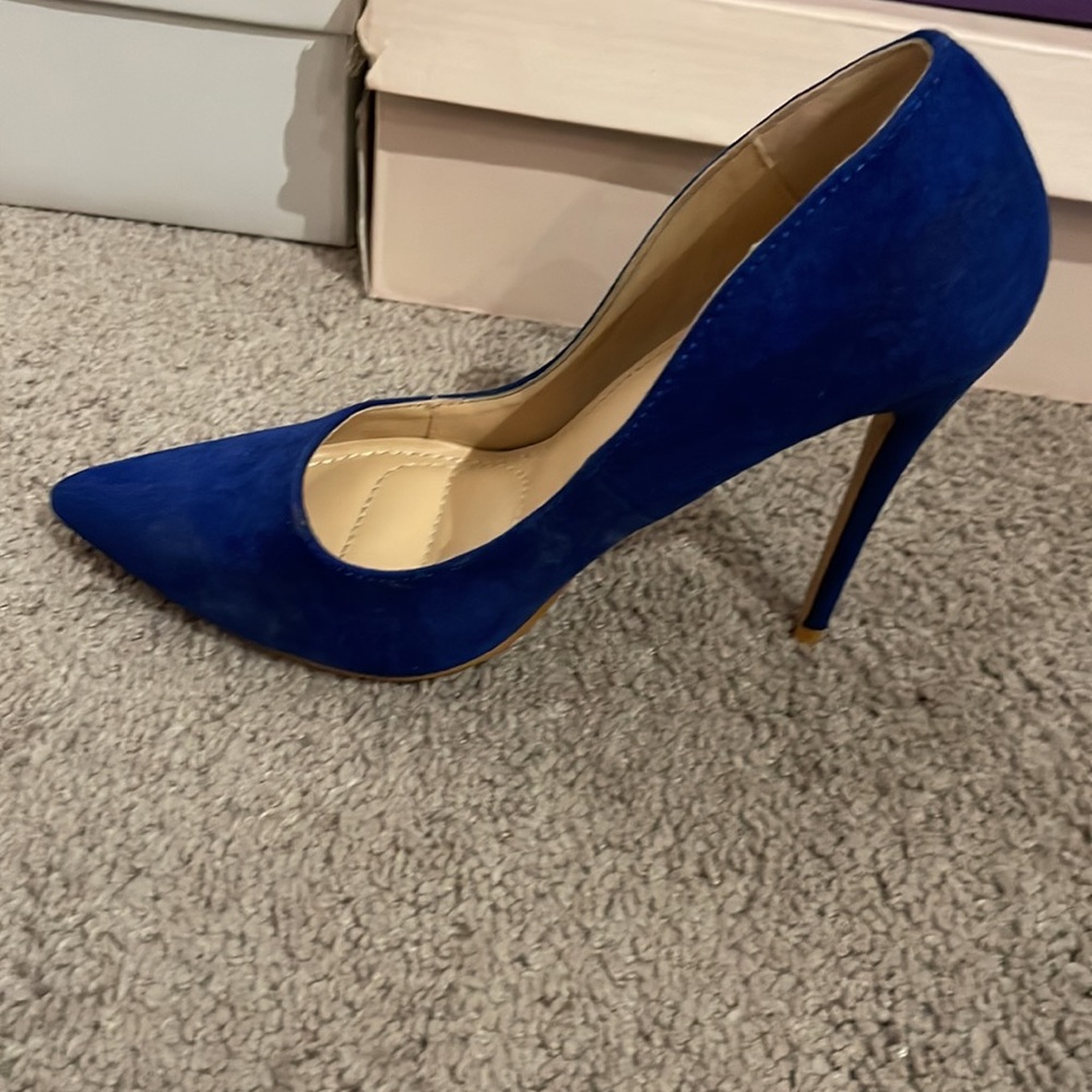 Heels - Picture 2 of 3